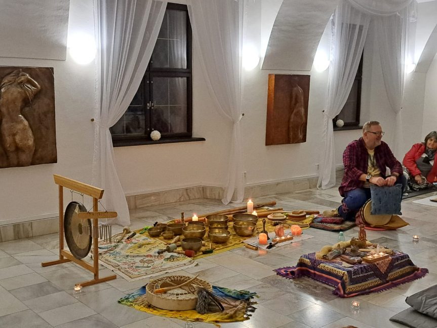 Muzikoterapeutická relaxace pod vedením Petra Vysočana